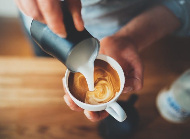 Những thói quen uống cà phê này đang làm bạn… giảm thọ - ảnh 1