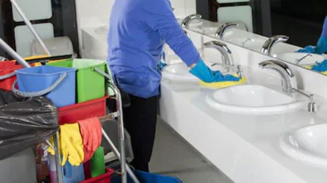 Giữ sự sạch sẽ của nhà vệ sinh là rất quan trọng để ngăn ngừa một số bệnh và nhiễm trùng như viêm gan /// Ảnh: Shutterstock 