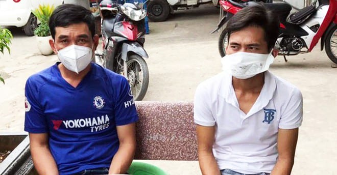 Phan Phi Hùng (trái) và Phạm Thanh Hập bị bắt khi đang lẩn trốn ở Bình Dương /// Ảnh: Công an cung cấp