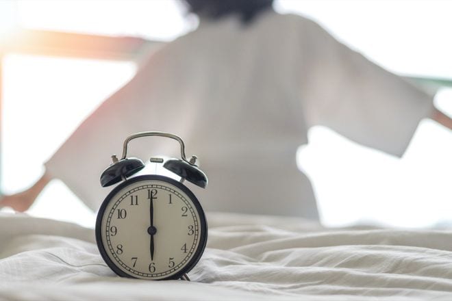 Sự thật là không có giờ ngủ lý tưởng. Một số người có thể cần hơn 8 giờ ngủ trong khi những người khác có thể ngủ trong 6 giờ /// Ảnh: Shutterstock