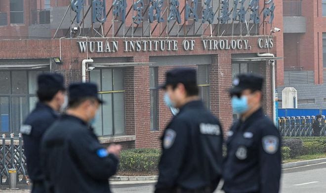 An ninh bên ngoài phòng thí nghiệm Vũ Hán /// AFP/Getty
