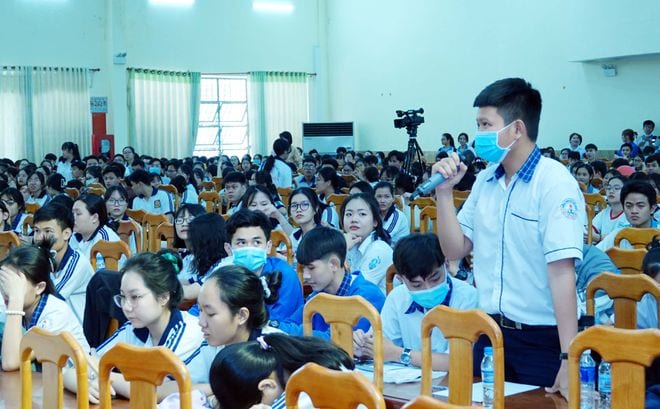 Đông đảo học sinh tham gia ngày hội khai mạc Tư vấn mùa thi 2021 diễn ra tại Trường ĐH Đồng Nai ngày 20.3 /// ẢNH: ĐÀO NGỌC THẠCH