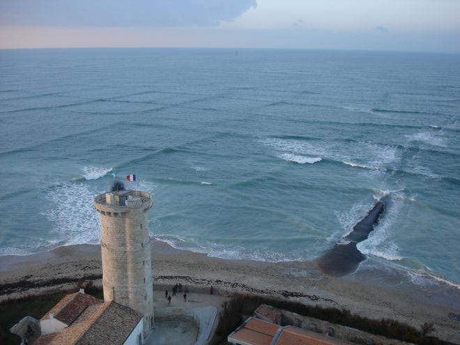 Nếu nhìn thấy “sóng vuông” trên biển, hãy ngay lập tức lên bờ /// Ảnh: Shutterstock