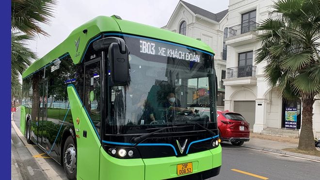 Xe buýt điện VinBus sẽ hoạt động nội khu Vinhomes trước khi kết nối với hệ thống công cộng của Hà Nội /// Ảnh Mai Hà