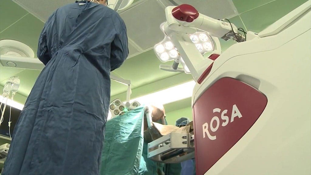 Thiết bị robot Rosa bị thổi giá hơn 5 lần khi đưa vào Bệnh viện Bạch Mai /// Ảnh: Thái Sơn