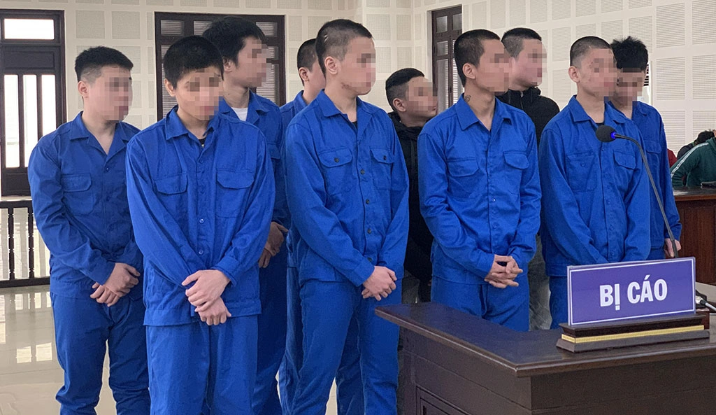 19 bị cáo trong nhóm kín Facebook “Học sinh ngoan” lãnh án giết người khi mới 17 tuổi ẢNH: NGUYỄN TÚ 