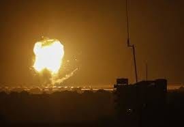 Hiện trường khu vực bị Israel không kích /// Reuters