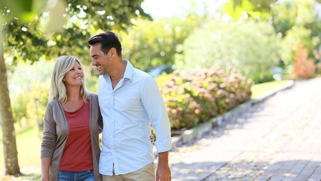 Một nghiên cứu cho thấy rằng việc hẹn hò với một người đàn ông lớn hơn 6 tuổi có thể khiến một người phụ nữ hạnh phúc hơn /// Ảnh minh họa: Shutterstock