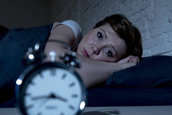 Càng cao tuổi, càng ngủ ít là bình thường? - Ảnh 1.