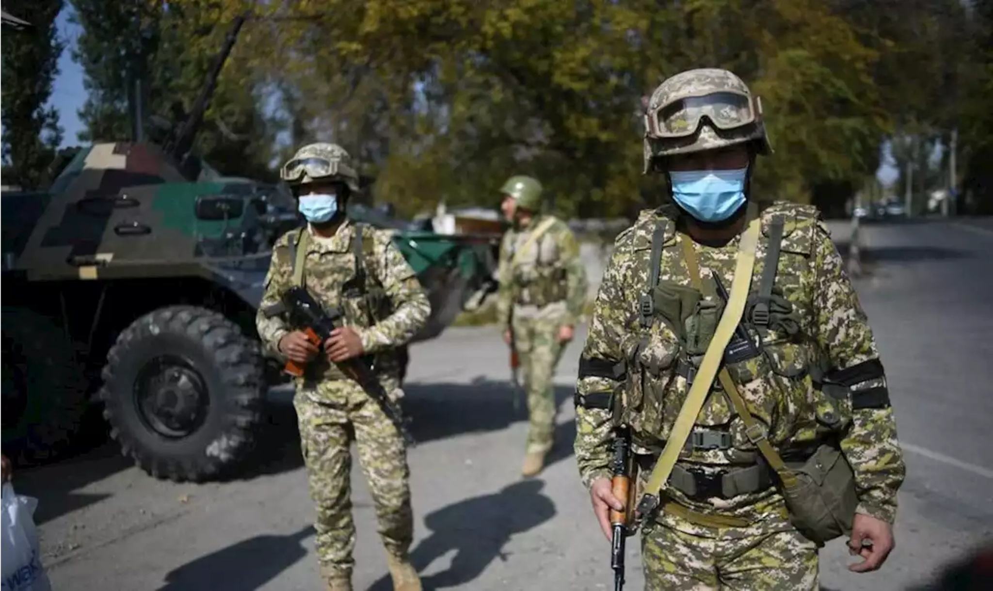 Binh lính Kyrgyzstan tại thủ đô Bishkek /// Ảnh: AFP