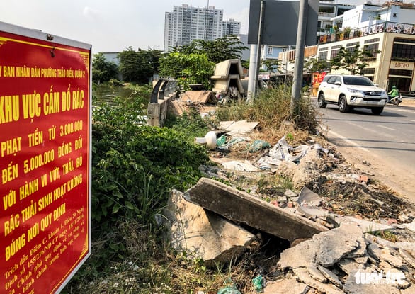 Đường Sài Gòn đâu phải bãi rác, rác ở đâu cứ mọc ra đống đống? - Ảnh 3.