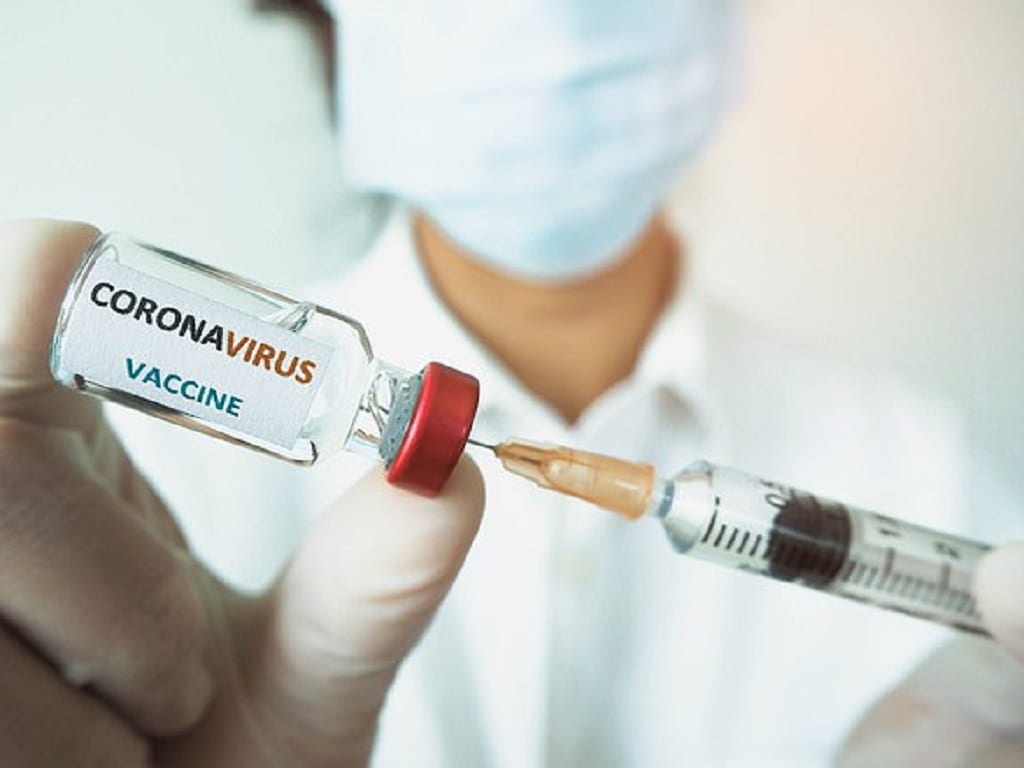 Một người đã tiêm vắc xin Covid-19 hoàn toàn có thể hiến máu /// Ảnh minh họa: Shutterstock