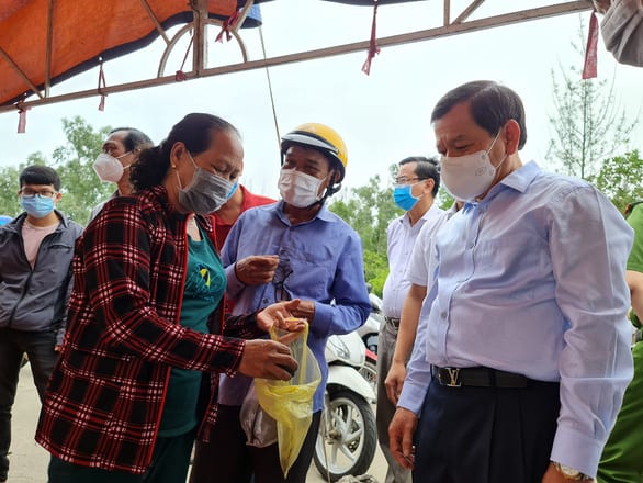Chịu không nổi ô nhiễm, người dân chặn Khu liên hợp sản xuất gang thép Hòa Phát Dung Quất - Ảnh 5.