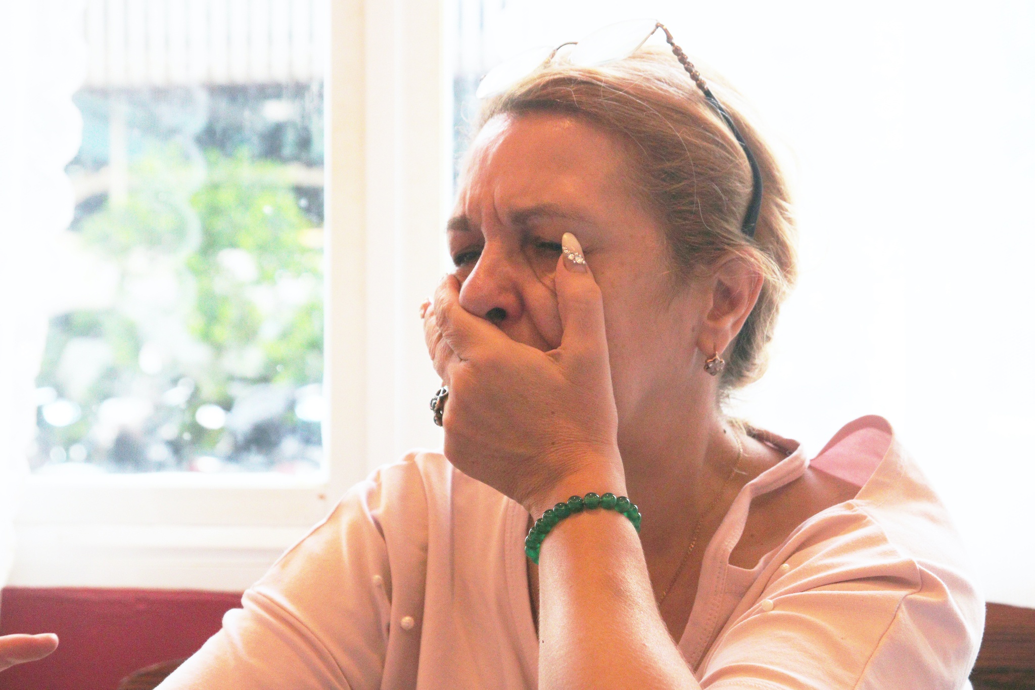 Xúc động người phụ nữ Ukraine 20 năm chăm chồng đột quỵ: 