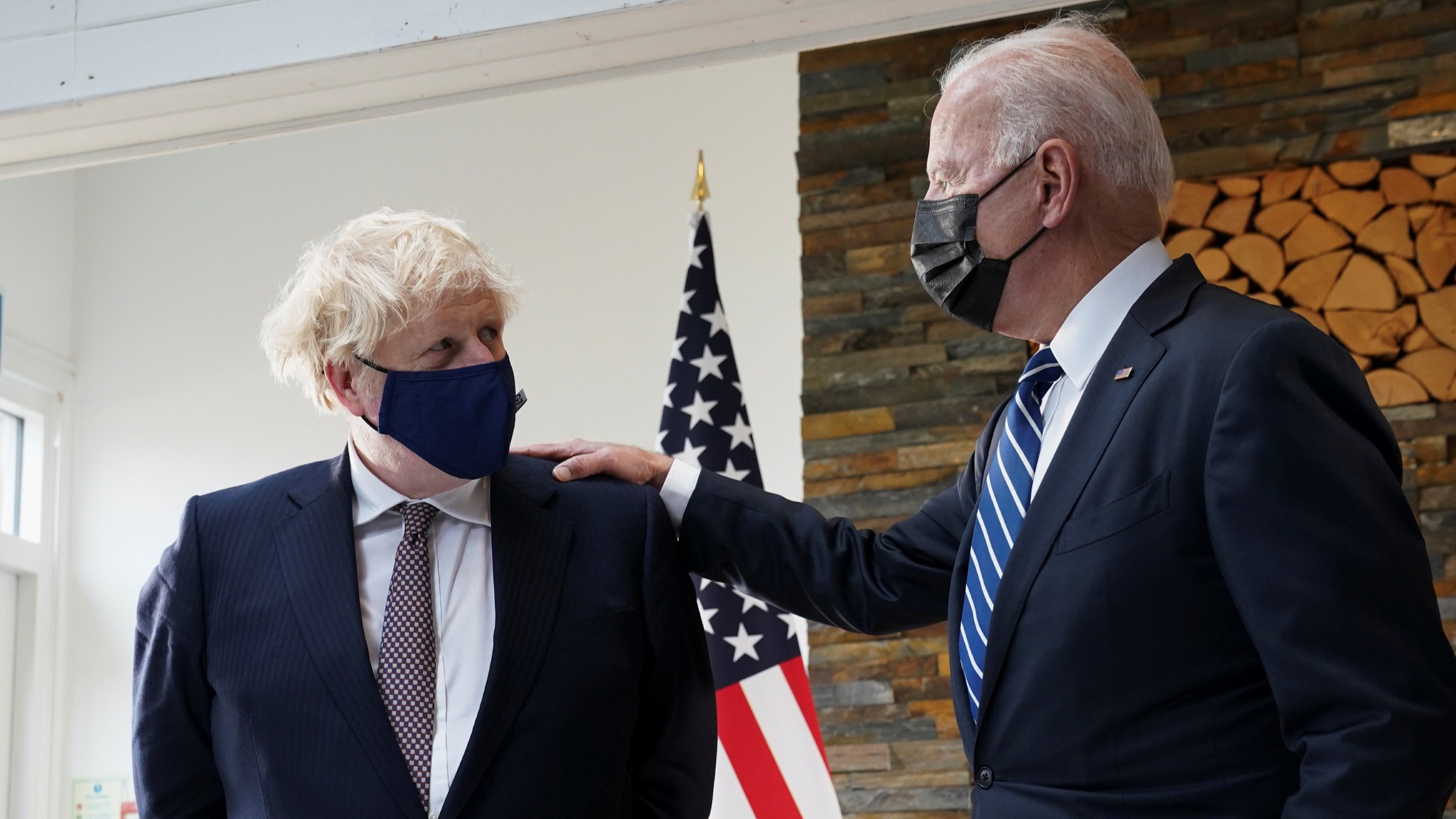 Thủ tướng Anh Boris Johnson và Tổng thống Mỹ Joe Biden gặp nhau ngày 10.66 tại Cornwall, Anh /// Reuters