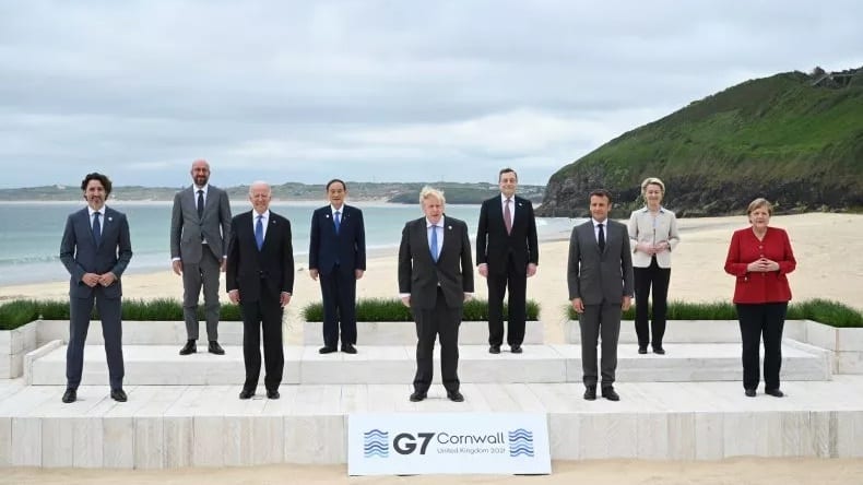 Các lãnh đạo G7 và EU chụp ảnh chung tại Anh /// Reuters