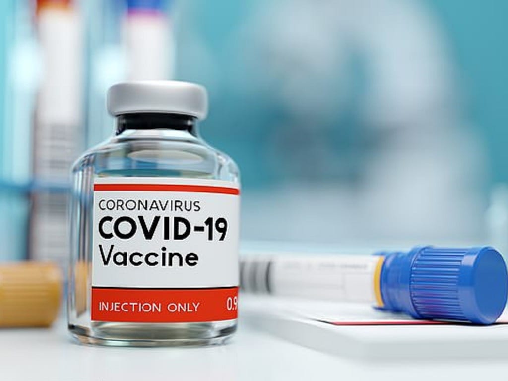 Dù bị nhiễm Covid-19 chủng Delta và có bệnh nền nhưng 6 người ở Mỹ có triệu chứng nhẹ nhờ đã tiêm vắc xin /// Ảnh: Shutterstock