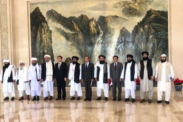 Trung Quốc nói Taliban có thể đóng vai trò quan trọng với hòa bình của Afghanistan - Ảnh 1.