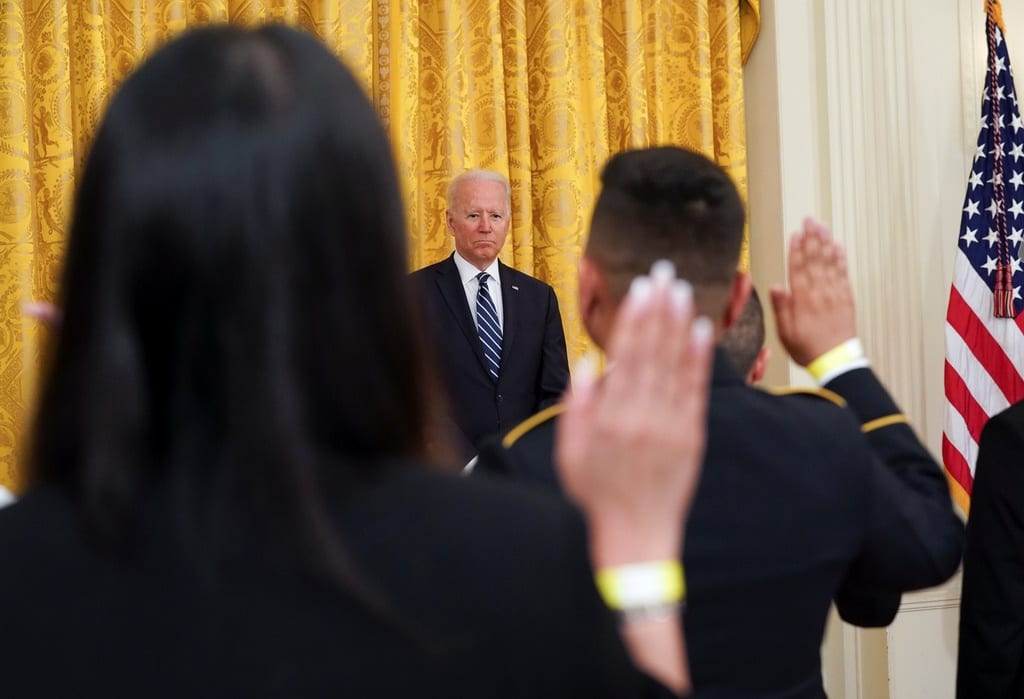 Tổng thống Biden tại buổi lễ nhập tịch cho các công dân mới /// Reuters