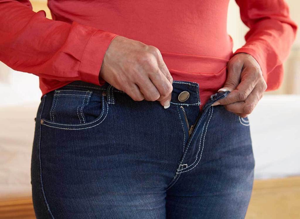 Mỡ bụng là một lớp mỡ phát triển xung quanh vòng eo của bạn do phản ứng với quá nhiều bia và carbs đơn giản. Nó thực sự khá nguy hiểm. /// Ảnh minh họa: Shutterstock