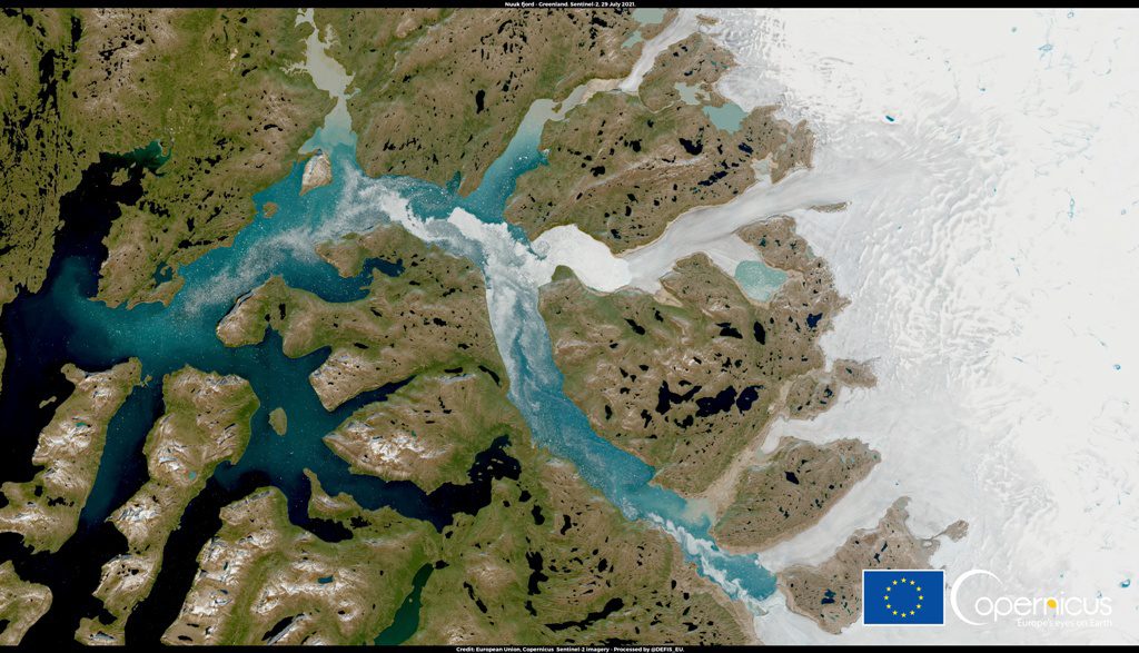 Ảnh chụp từ vệ tinh cho thấy tình trạng tan băng trên diện rộng ở Greenland /// REUTERS