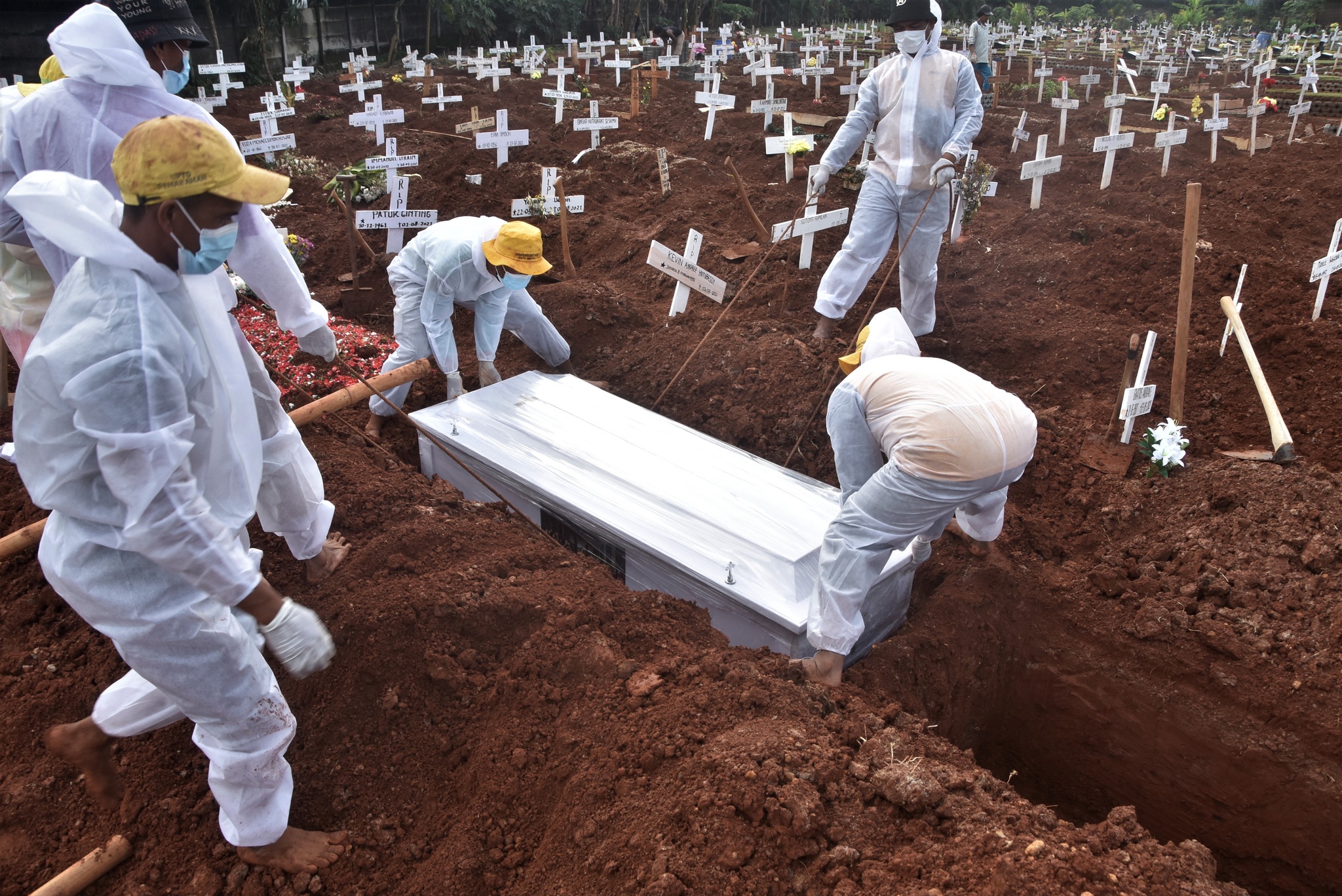 Một nghĩa trang chôn cất bệnh nhân Covid-19 tử vong ở Indonesia /// AFP