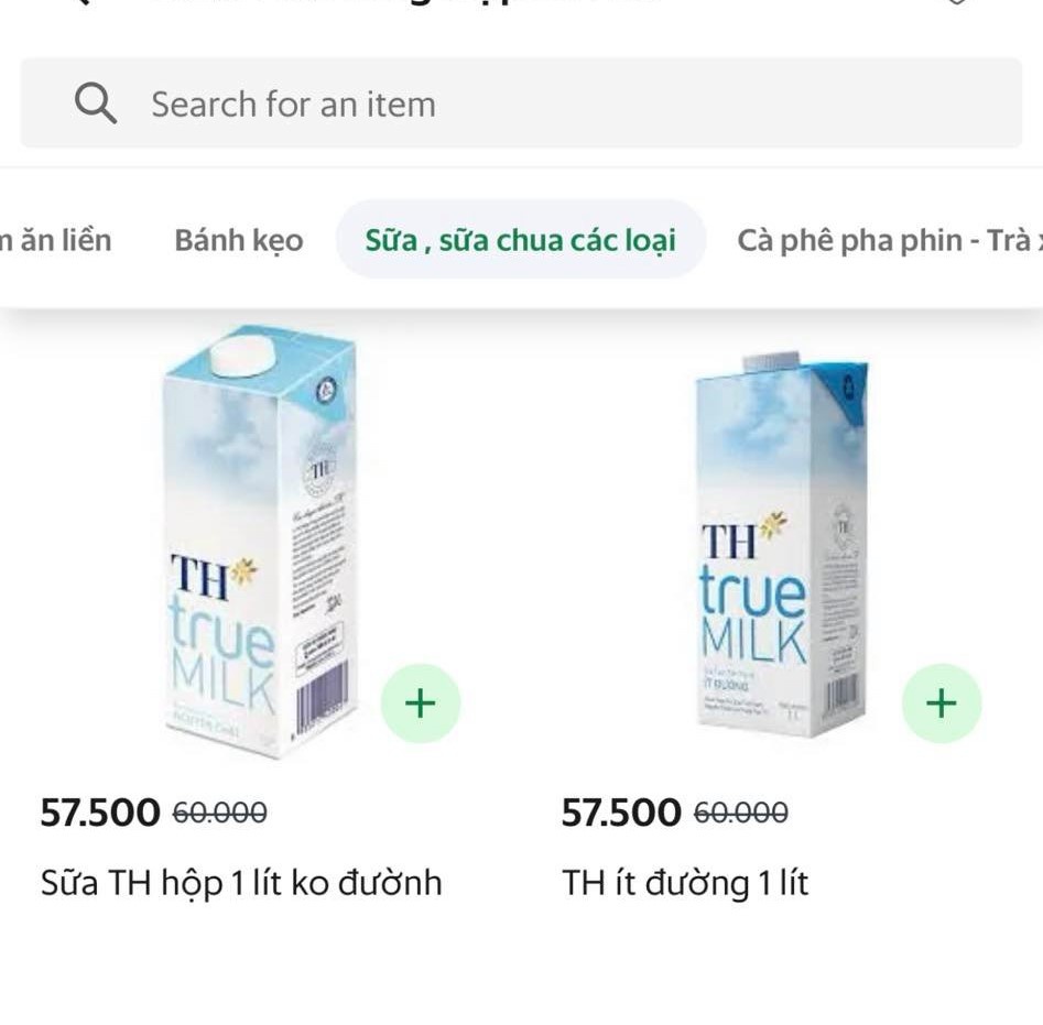 Hộp sữa bán ở một số tiệm tạp hóa đã tăng giá gấp đôi trong ngày 21.8 /// Ảnh chụp màn hình