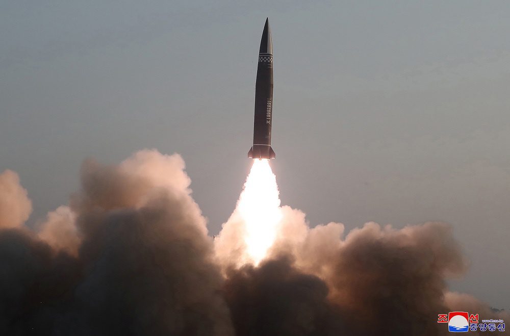 Tên lửa được phóng ở Triều Tiên hồi tháng 3.2021 /// Reuters
