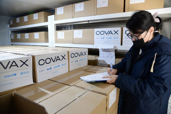 Cơ chế COVAX thừa nhận bị thiếu 1/3 số lượng vắc xin COVID-19 - Ảnh 1.