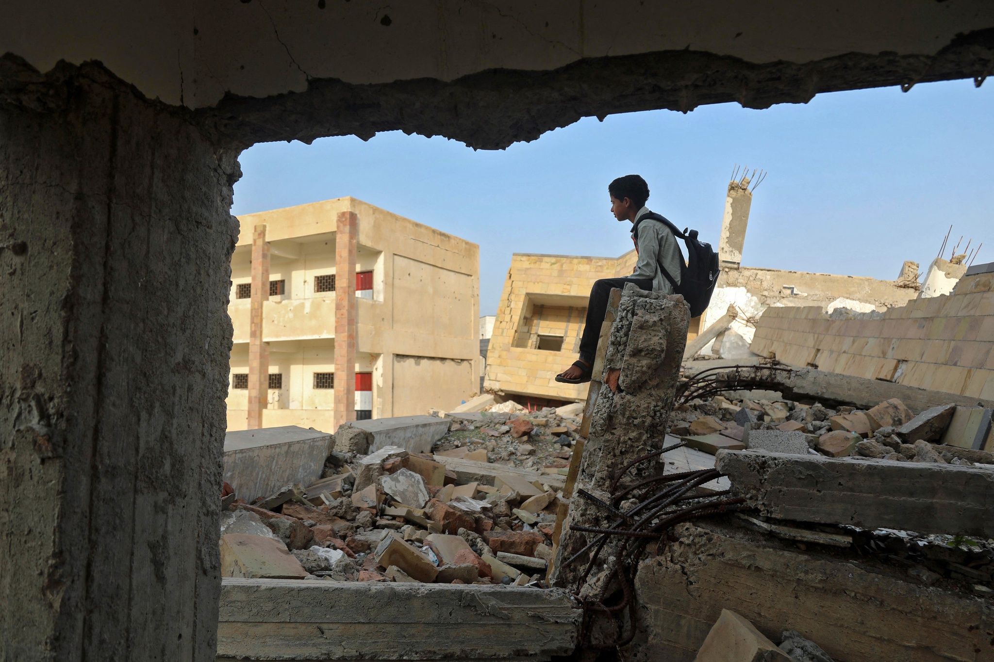 Nhiều trường học ở Yemen bị phá hủy vì xung đột /// Ảnh: AFP