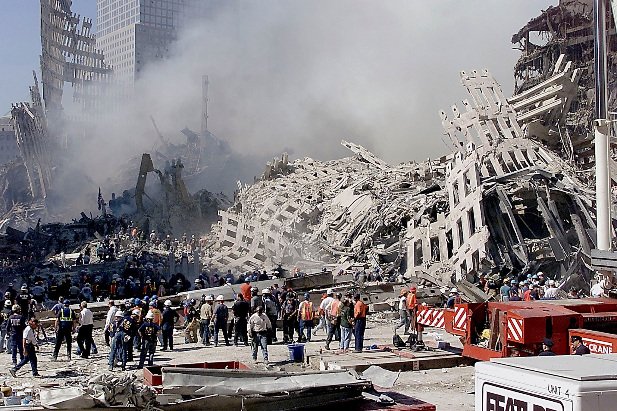 Đống đổ nát tại New York sau khi tòa tháp đôi sụp đổ /// Ảnh: Reuters
