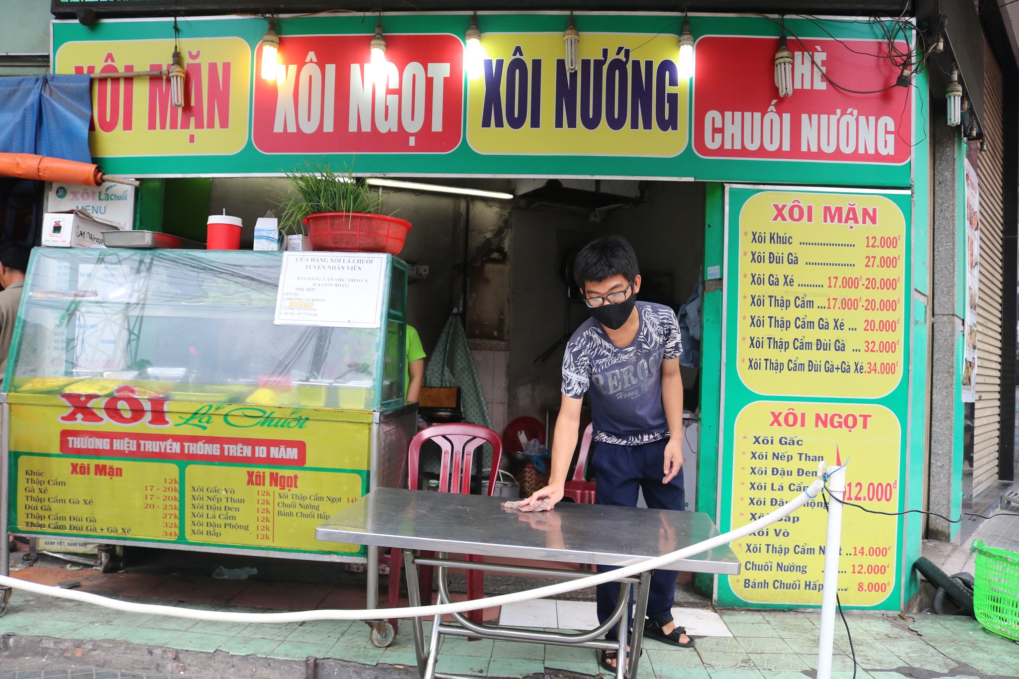 TP.HCM vừa cho phép cơ sở kinh doanh ăn uống hoạt động theo hình thức bán mang về thông qua shipper /// Lê Hồng Hạnh