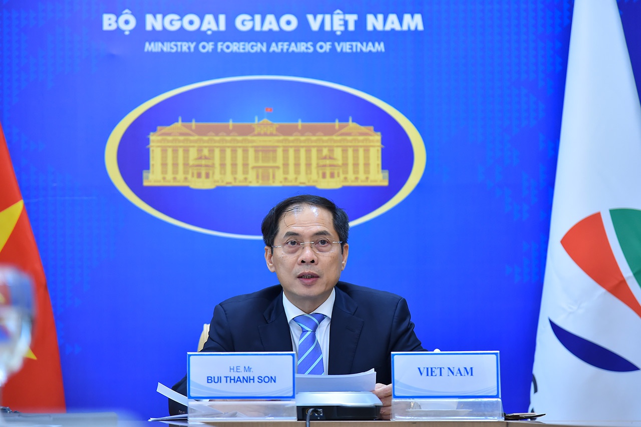 Bộ trưởng Ngoại giao Bùi Thanh Sơn phát biểu tại hội nghị /// Bộ Ngoại giao