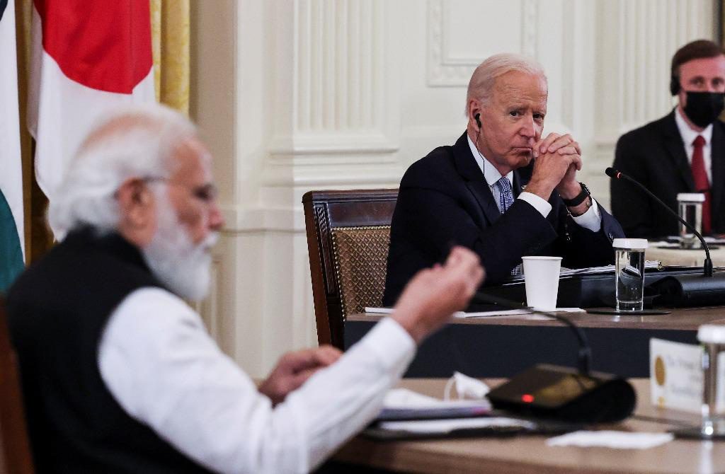 Thủ tướng Ấn Độ Narendra Modi và Tổng thống Mỹ Joe Biden tại cuộc họp bộ tứ /// REUTERS