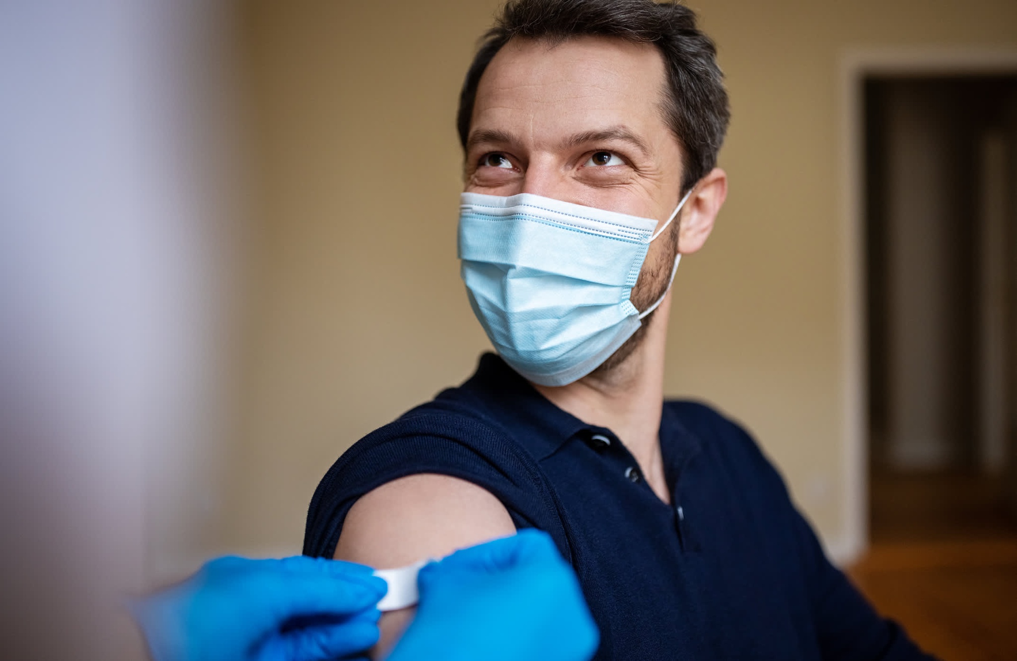 Tiêm vắc xin Covid-10 /// Shutterstock