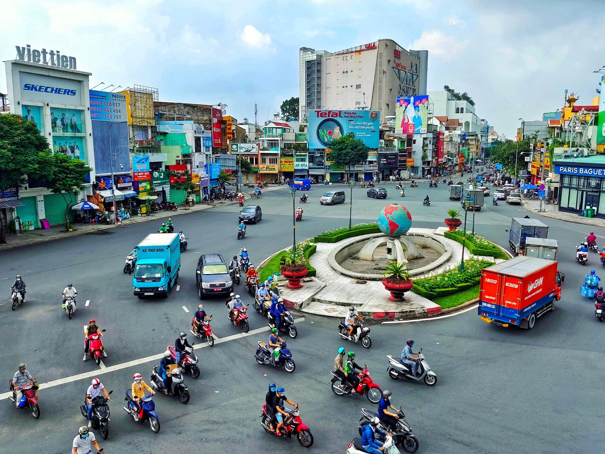 Hạnh phúc giản dị những ngày Sài Gòn ”bình thường mới” - ảnh 1