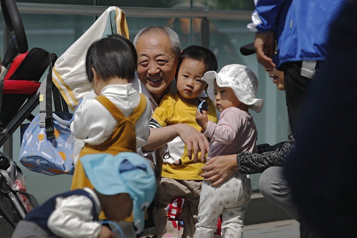 Trung Quốc đang khuyến khích các gia đình sinh con để đối phó nguy cơ dân số giảm /// Ảnh chụp màn hình SCMP