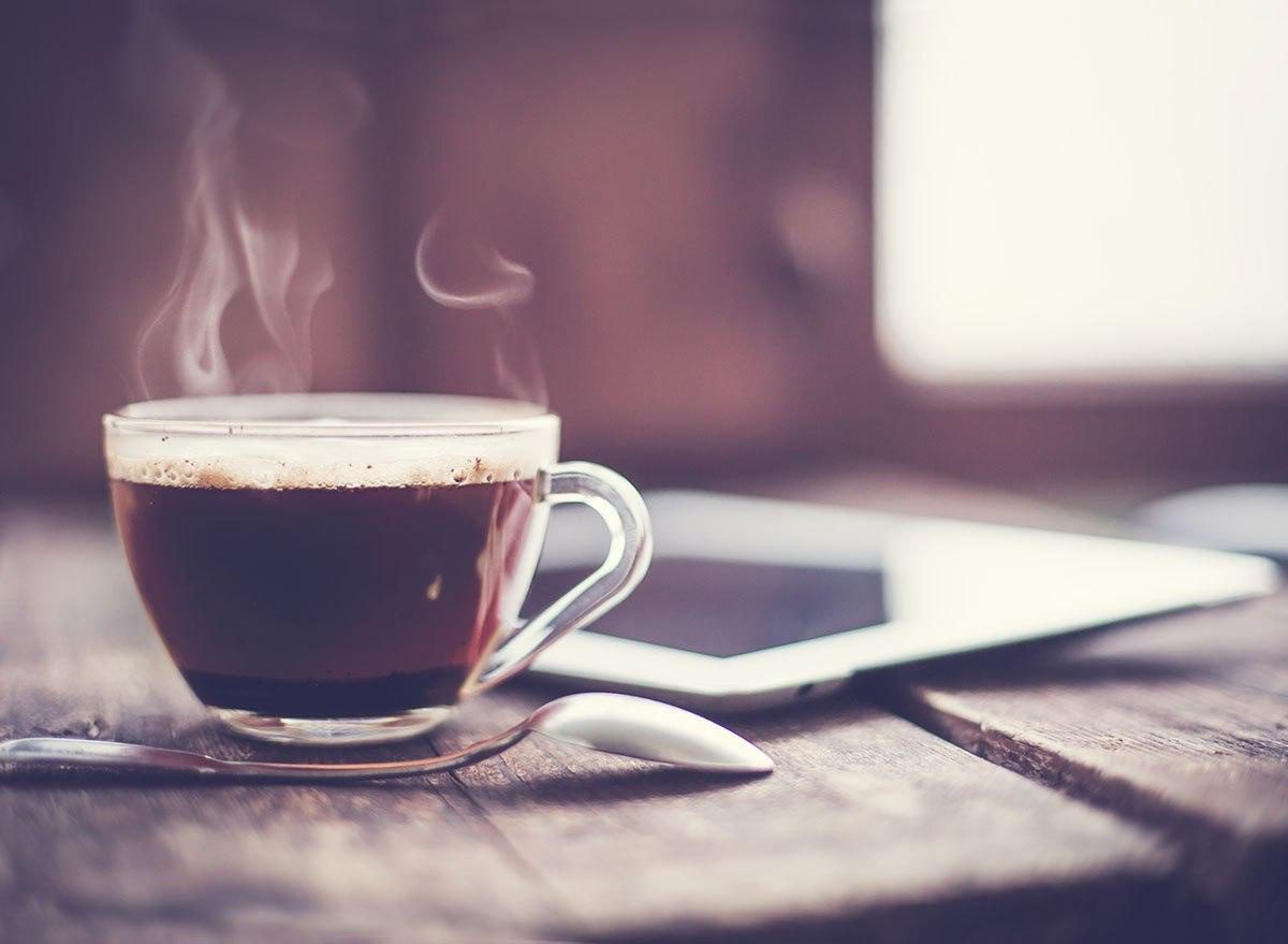 Cà phê và trà giúp giảm nguy cơ mắc đột quỵ, sa sút trí tuệ - ảnh 1