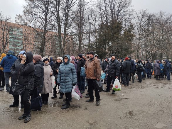 Nga mở hành lang nhân đạo cho thường dân rời khỏi 3 thành phố Ukraine - Ảnh 2.