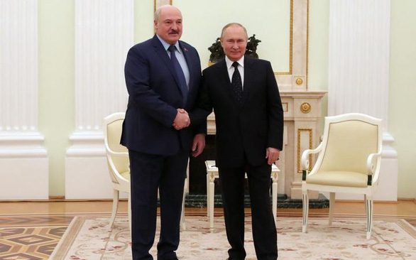 Ukraine lo Belarus tấn công sau cuộc gặp với lãnh đạo Nga - Ảnh 1.