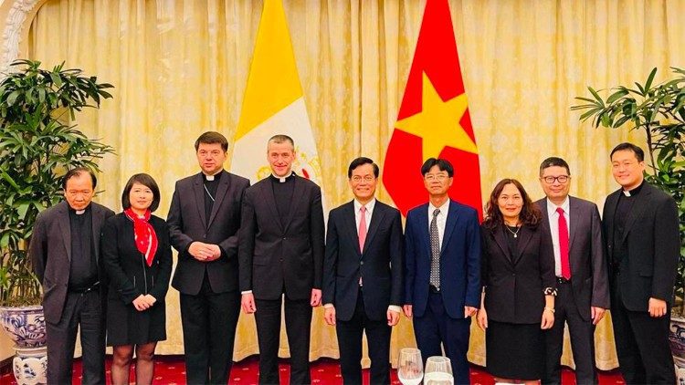 Cuộc gặp gỡ phái toàn Toà Thánh và Việt Nam