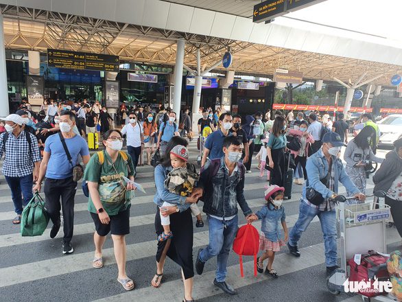 Xe buýt ở sân bay Tân Sơn Nhất: 5.000 đồng/lượt vẫn ít khách - Ảnh 5.