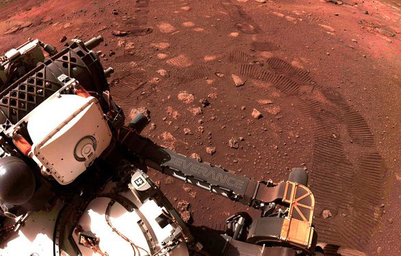 Đưa đá sao Hỏa về Trái đất, sợ chứa vi khuẩn ngoài hành tinh - Ảnh 1.