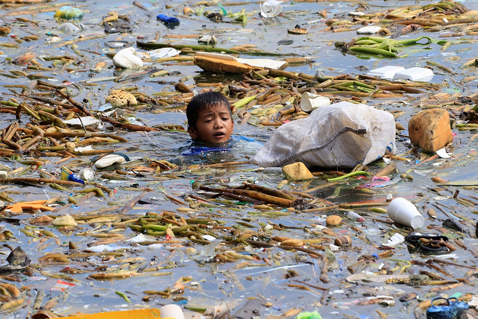 Ô nhiễm rác thải nhựa: Bố mẹ có thể 'giải vây' cho thế hệ con cháu? - ảnh 3
