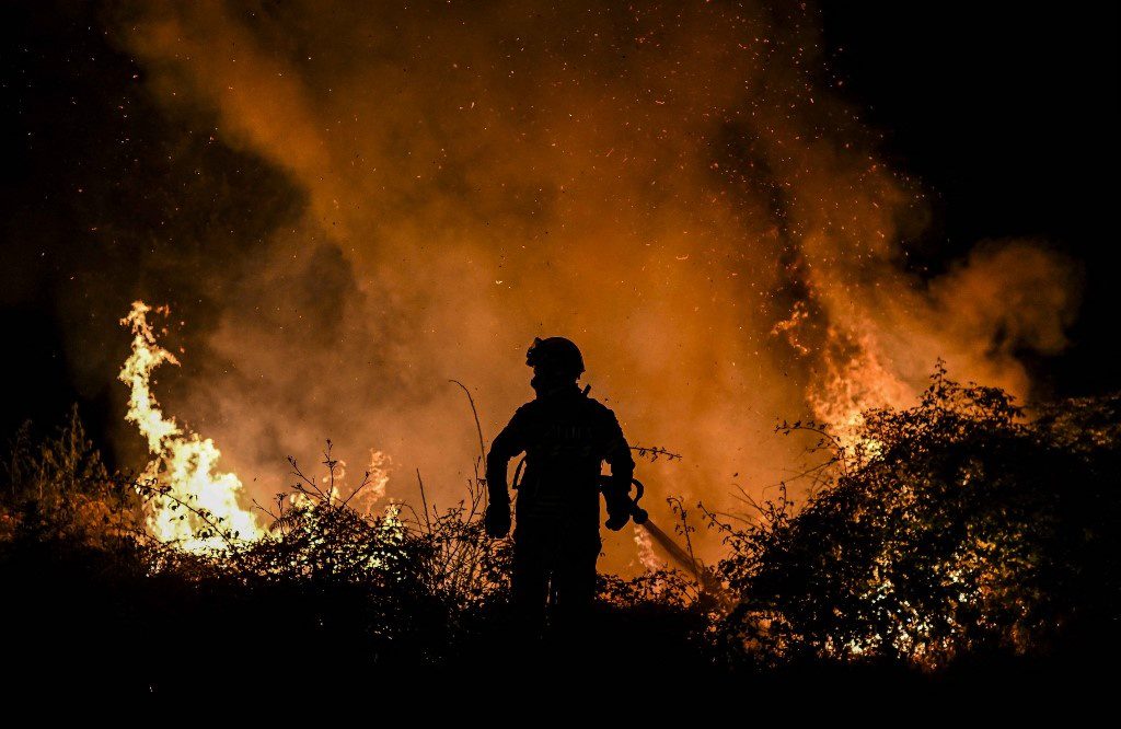 Nắng nóng kỷ lục, cháy rừng dữ dội khắp châu Âu - ảnh 1