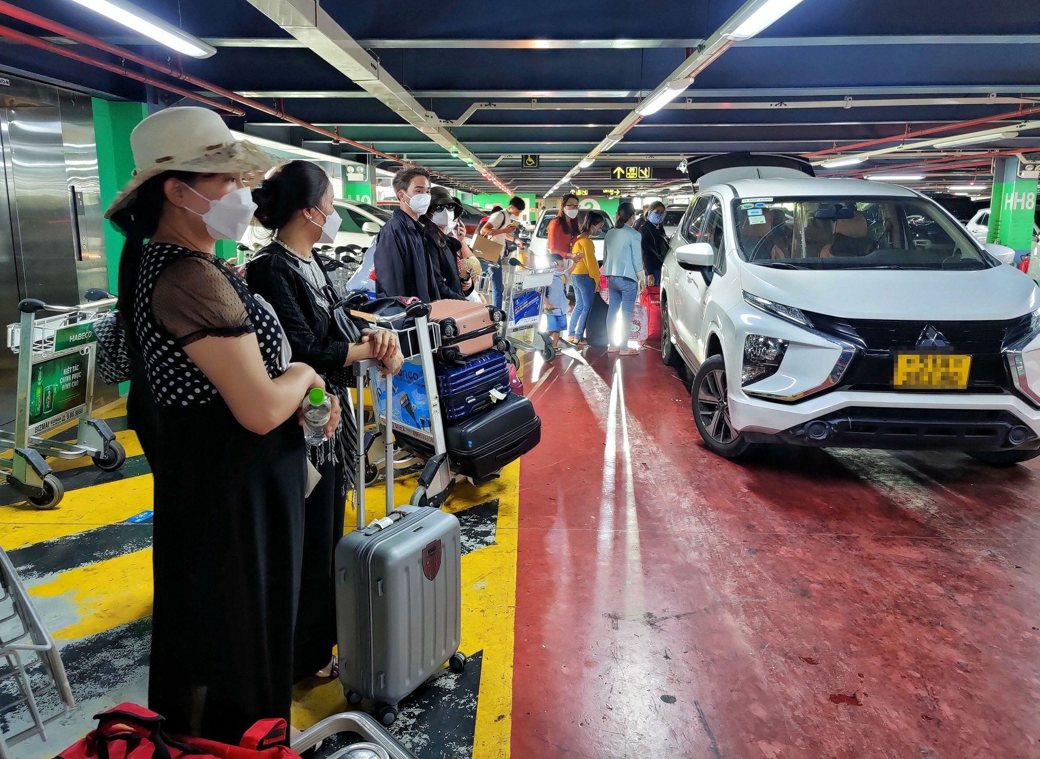 Dẹp nạn bát nháo taxi tại sân bay Tân Sơn Nhất - ảnh 1