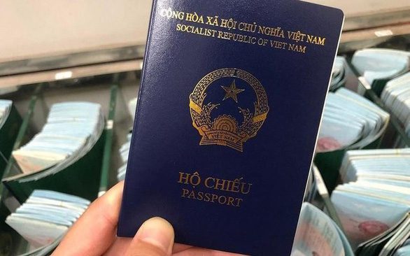 Tây Ban Nha đảo ngược quyết định, công nhận hộ chiếu xanh tím than của Việt Nam - Ảnh 1.