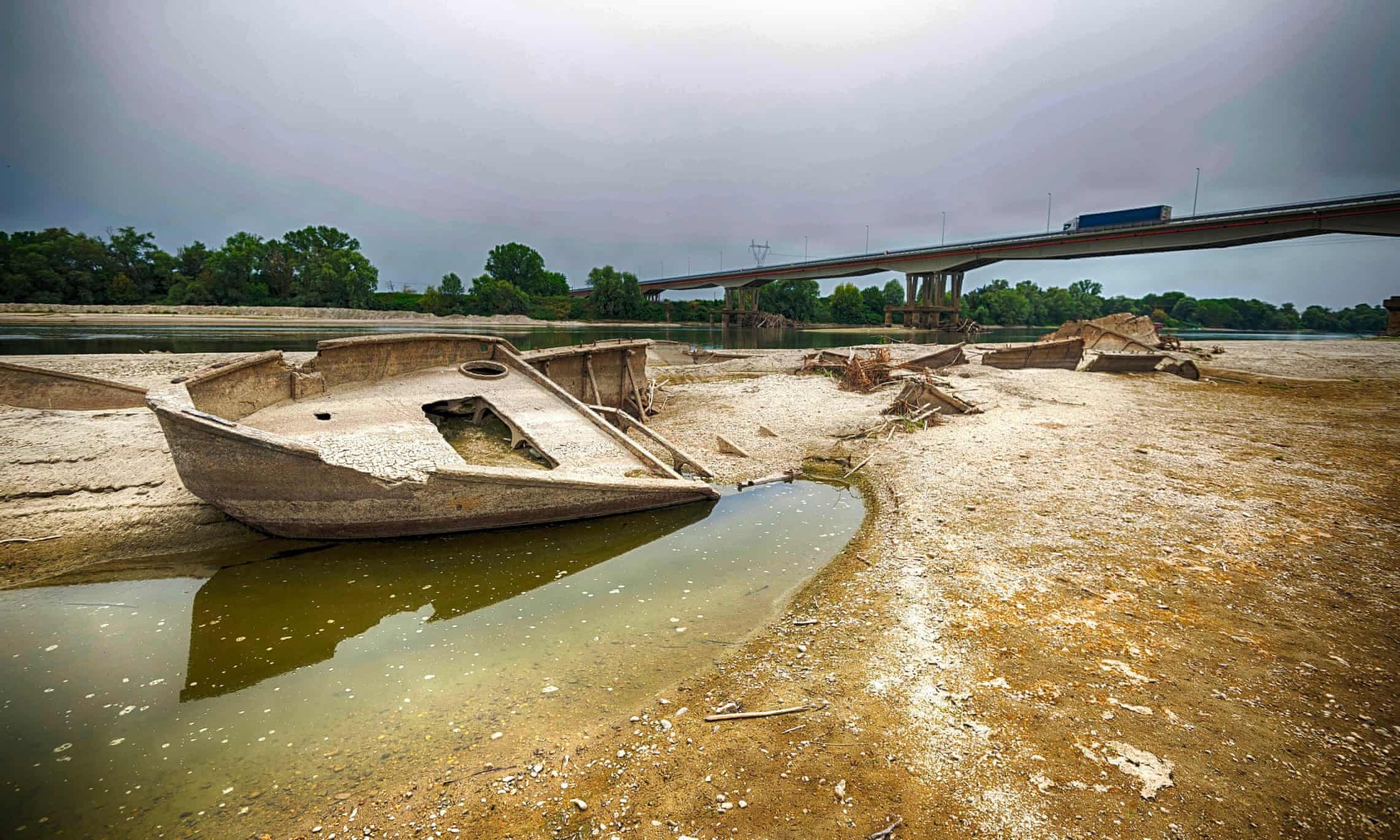 Sông ngòi châu Âu khô cạn giữa cảnh báo hạn hán tồi tệ nhất 500 năm - ảnh 1
