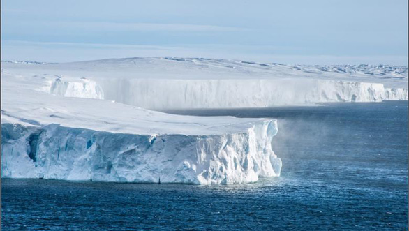 Dải băng lớn nhất thế giới tan chảy, nước biển cao thêm 5 mét? - Ảnh 1.