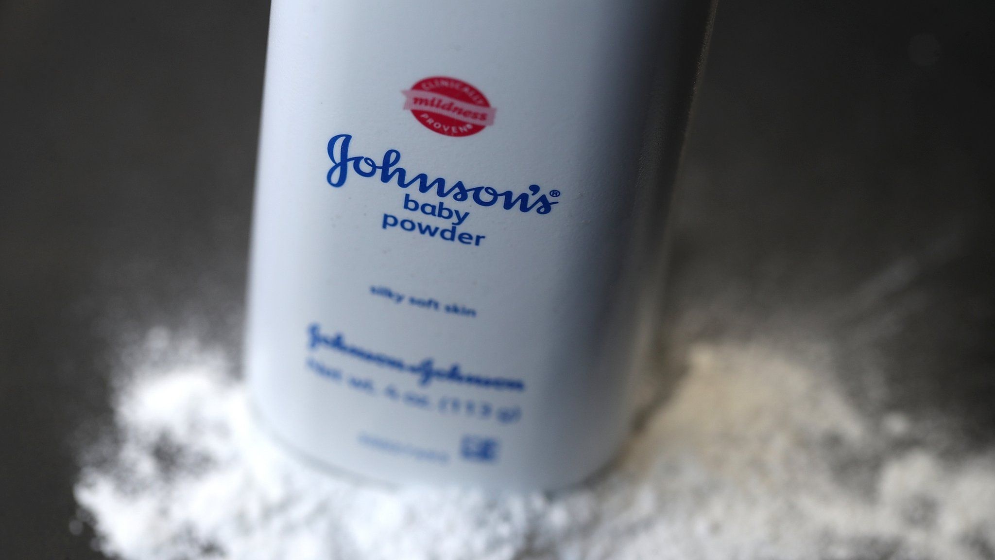Johnson & Johnson ngừng bán phấn rôm chứa bột talc - ảnh 1